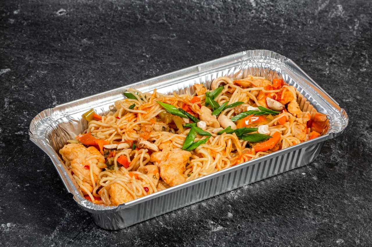 Лапша с курицей и овощами